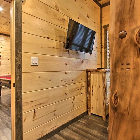 Luxe Cabin With Home Theater Less Than 2 Miles To 개틀린버그 외부 사진