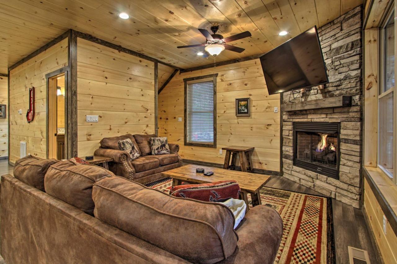 Luxe Cabin With Home Theater Less Than 2 Miles To 개틀린버그 외부 사진