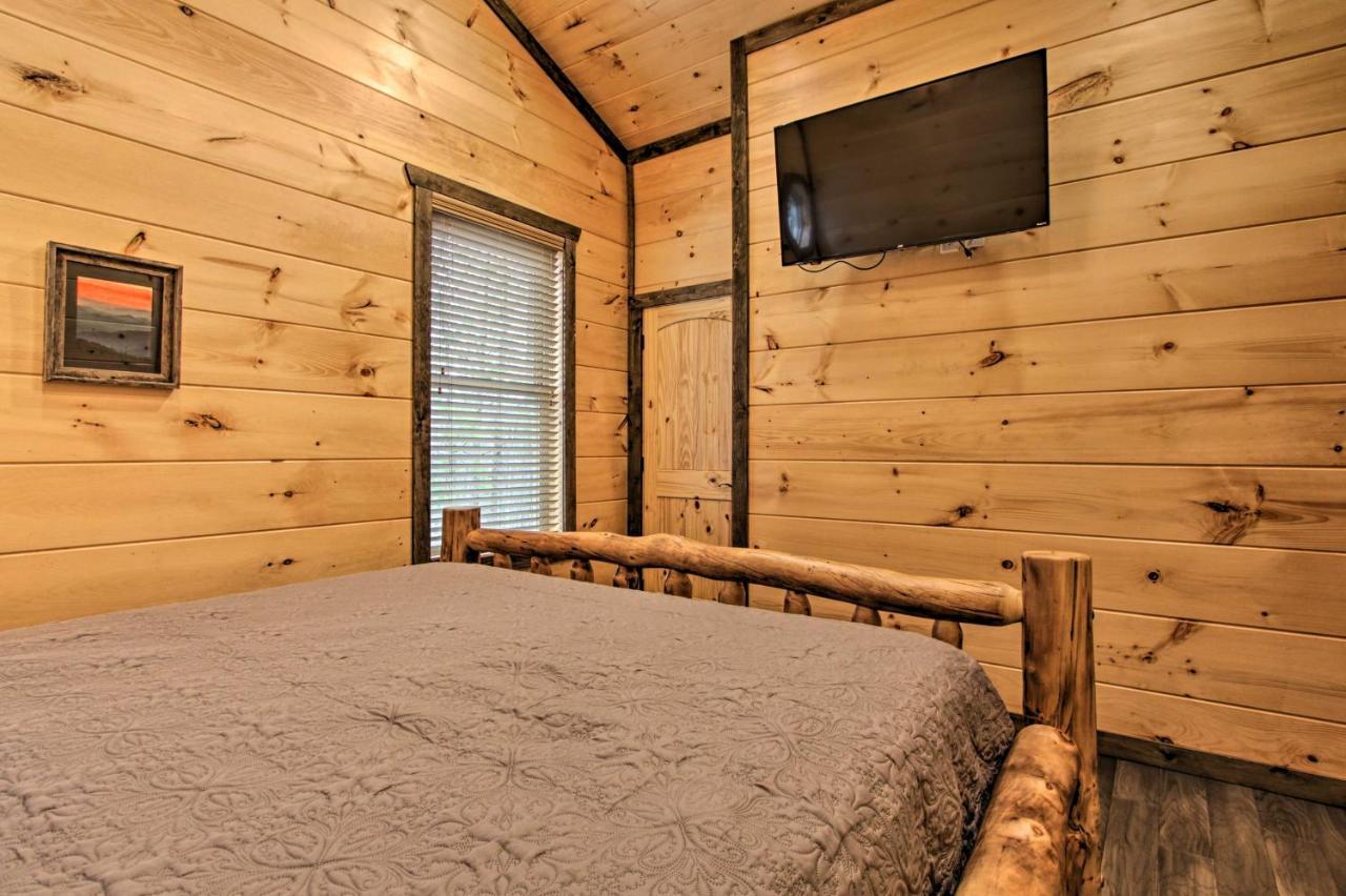 Luxe Cabin With Home Theater Less Than 2 Miles To 개틀린버그 외부 사진
