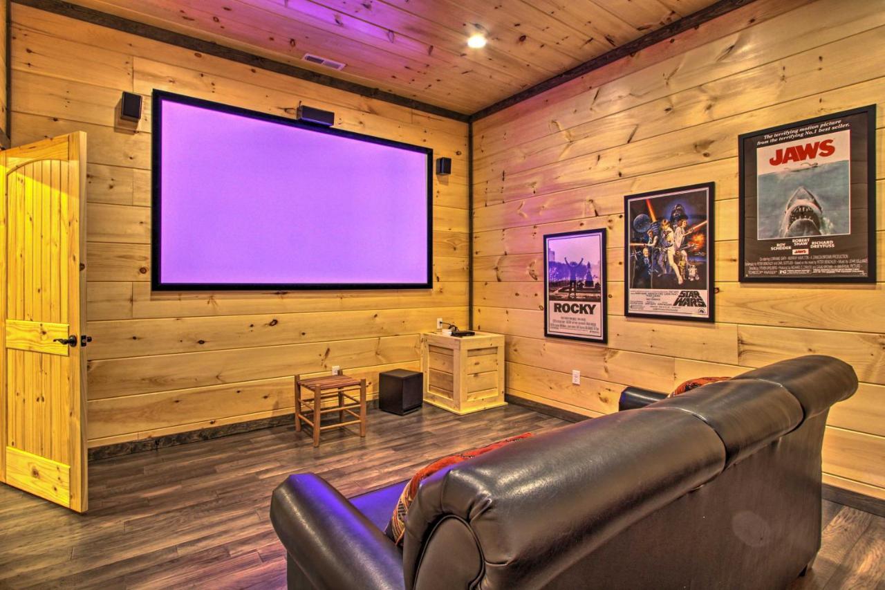 Luxe Cabin With Home Theater Less Than 2 Miles To 개틀린버그 외부 사진