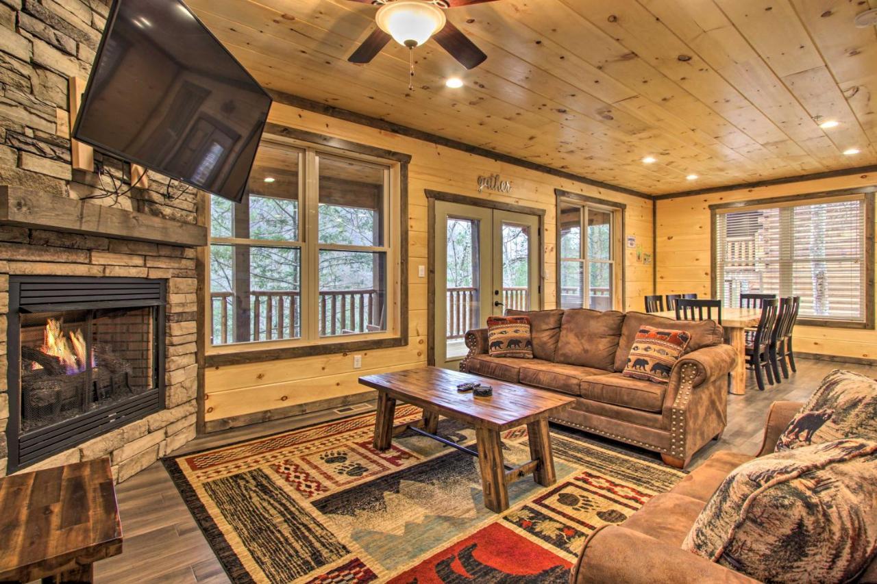 Luxe Cabin With Home Theater Less Than 2 Miles To 개틀린버그 외부 사진